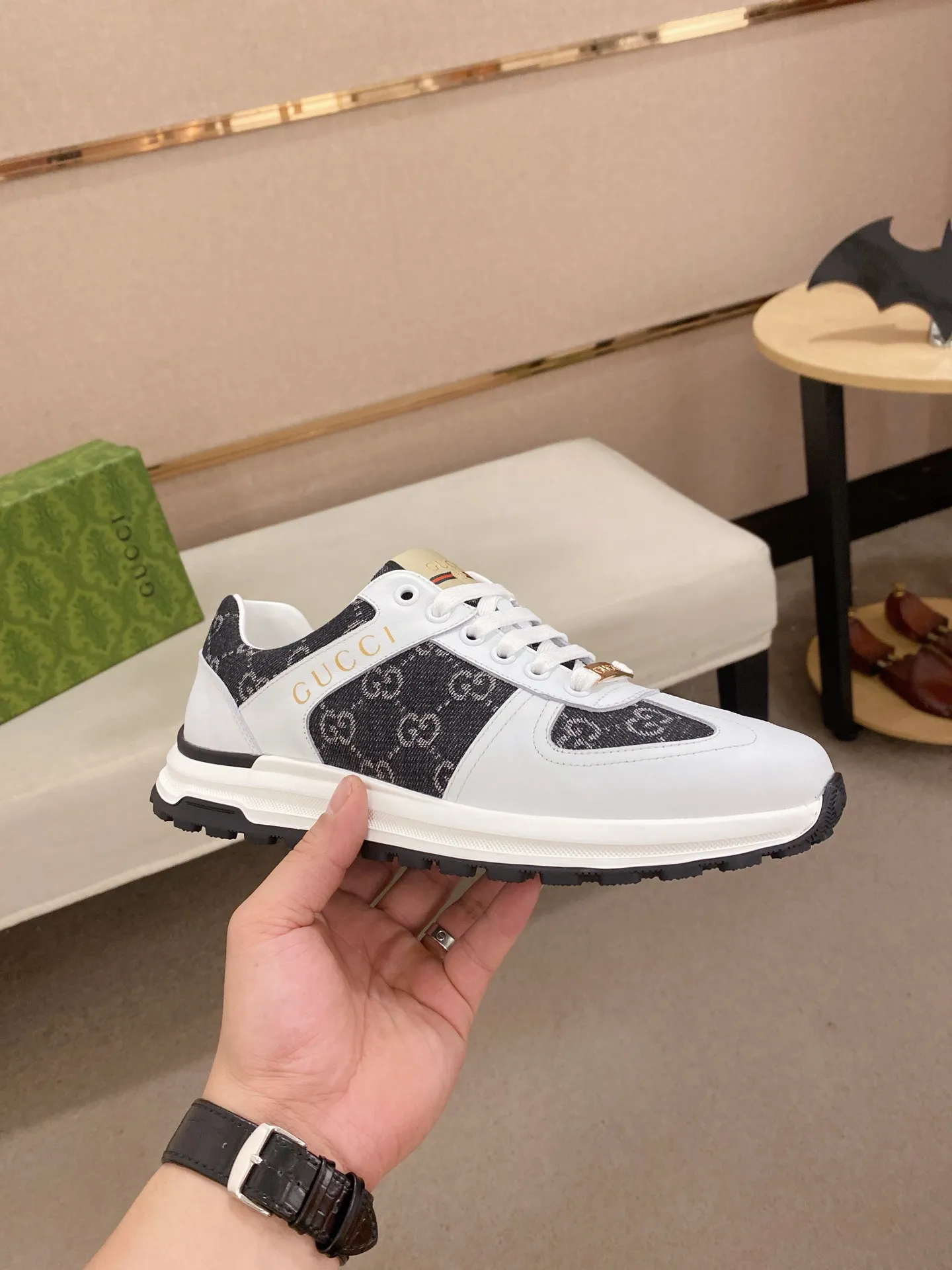 Men's clothing and shoes💰 400💰🇮🇹🇮🇹GUCCI (Gucci) top 🔍🔍 new models are on sale at the same time, the upper 🇮🇹 is imported Italian first-layer cowhide, the lining is fully imported sheepskin 💪💪, completely 1⃣️compared 1⃣️Reproduction🇮🇹💪💪, ⚠Sole: The original sole is specially provided by the original factory, the exclusive movable molded sole is super comfortable, ⚠Original factory follow-up goods, 🔍🔍high quality, you can enter and leave the counter at will, welcome to compare⚠. Code number: 38-44 (45 is custom-made and cannot be returned or exchanged)